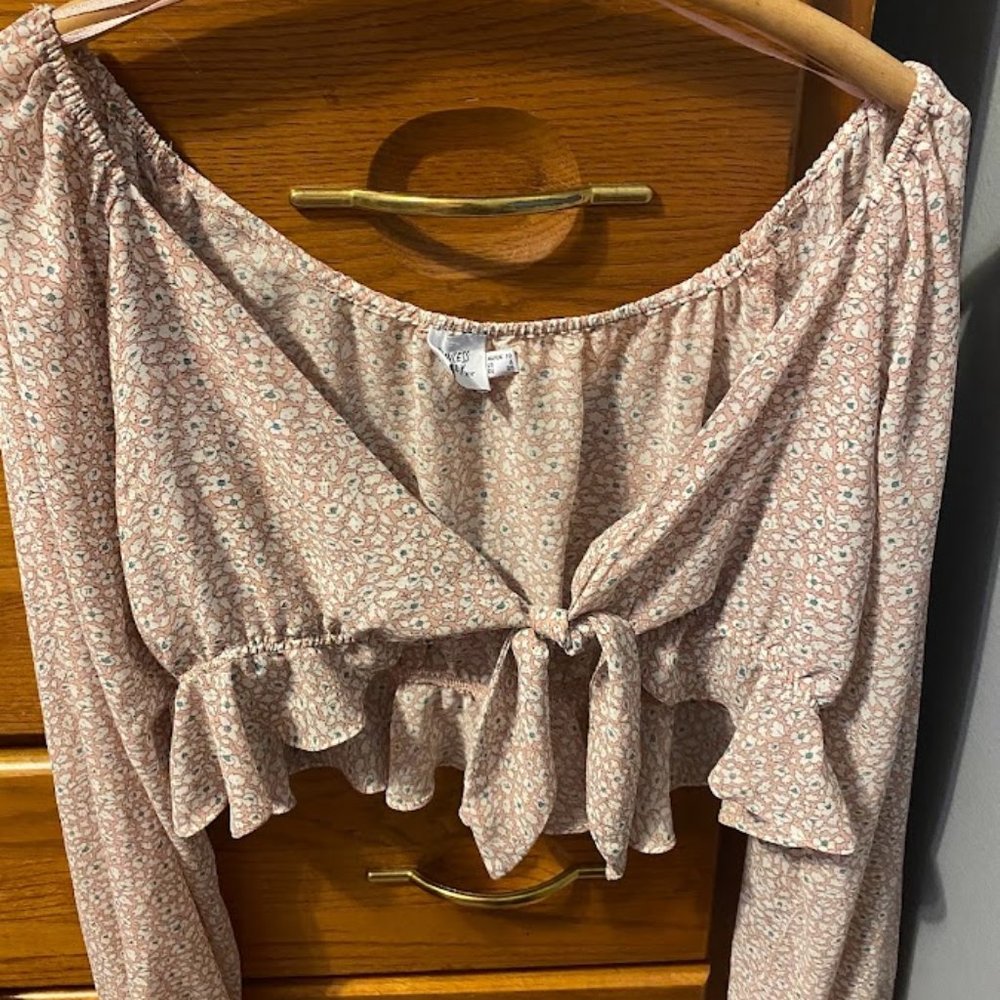 ✨Princess Polly Tie in Front Crop Top- 8✨